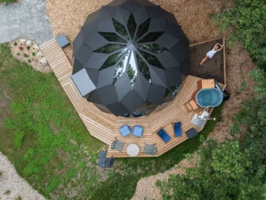 Zome vue drone de près