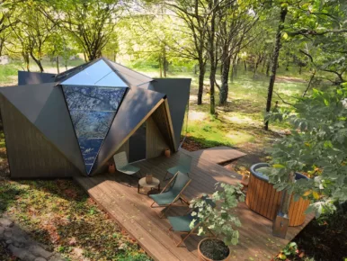 Terrasse du lodge Étoile avec spa privatif