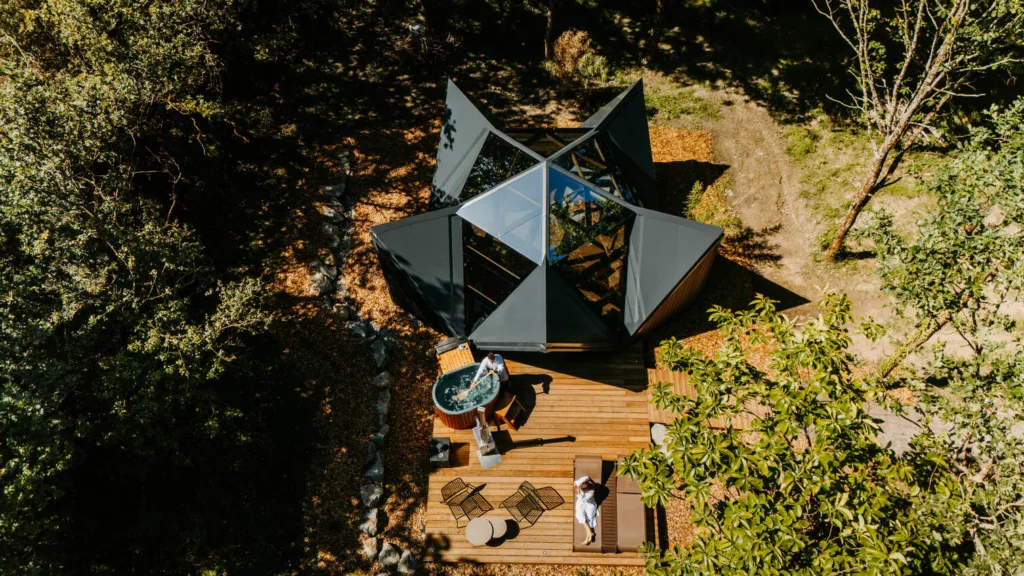 Logement insolite en forme d'étoile en Vendée avec terrasse et bain nordique privatif en Vendée