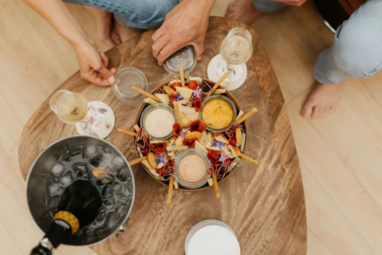 repas dans un lodge insolite avec champagne en pleine nature