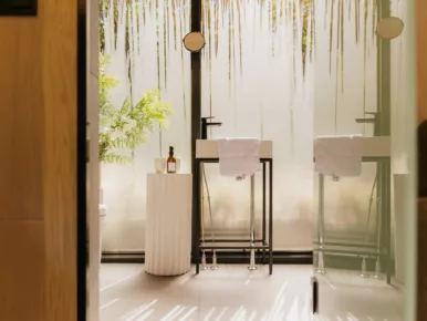 Salle de bain chic et lumineuse dans un lodge d'exception en Vendée
